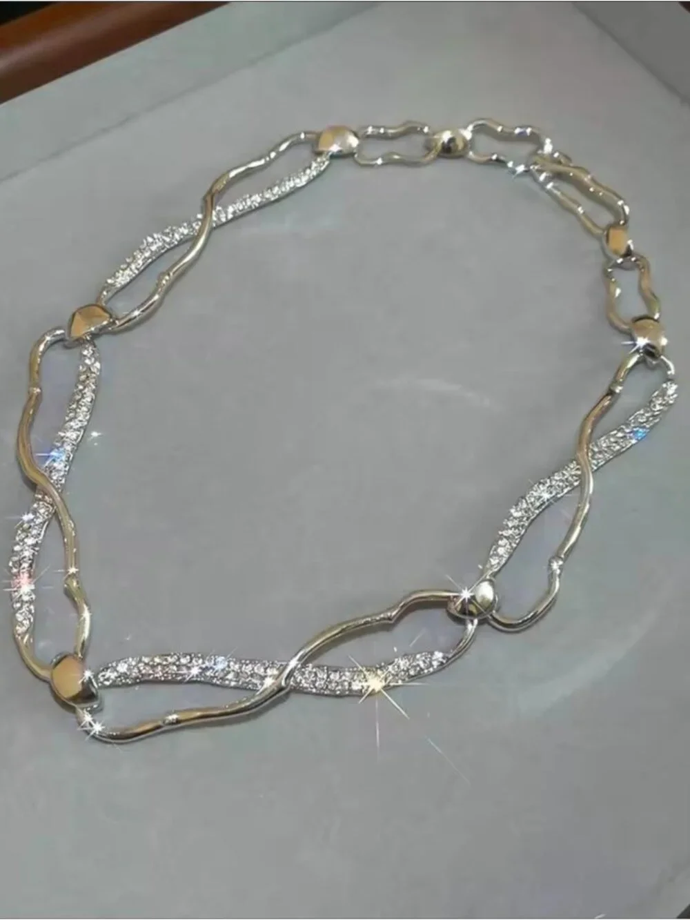 Elegant Silver -Tone Link Choker Necklace with Crystal Accents